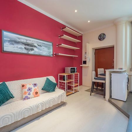 Xenia Apartments - Colorful Apartment In Fiera Area Milan Luaran gambar