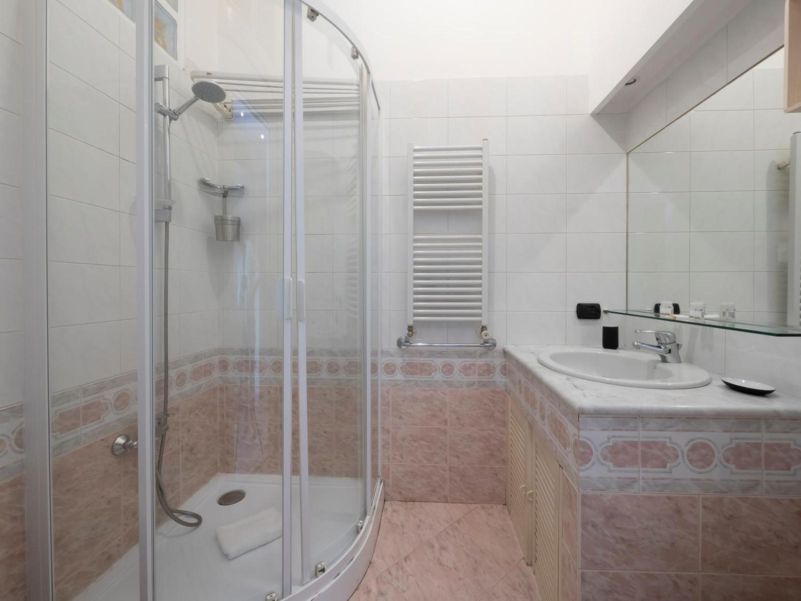Xenia Apartments - Colorful Apartment In Fiera Area Milan Luaran gambar