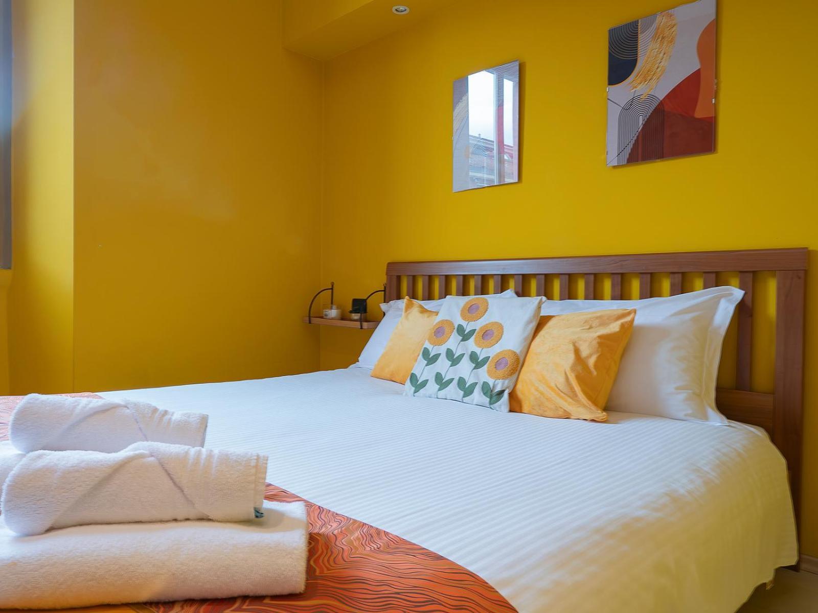 Xenia Apartments - Colorful Apartment In Fiera Area Milan Luaran gambar